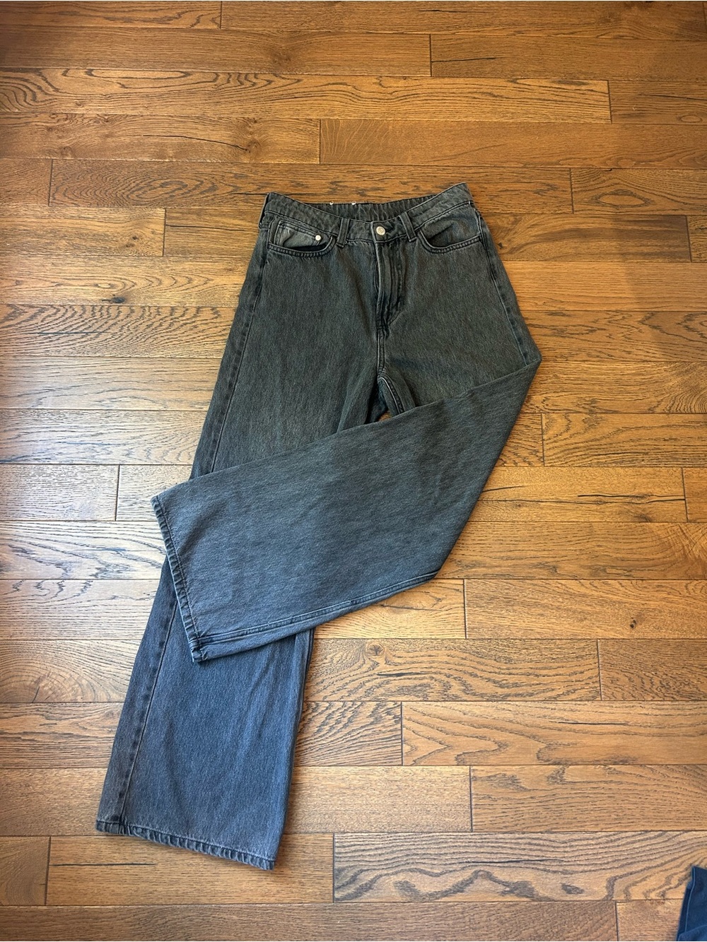 Women’s Classic Straight-Leg Jeans - Charcoal
